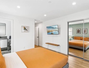 Heart of LA: Your Perfect Hollywood Stay 5