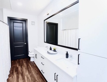 Memory Foam King Bed+Pool+Gym+Downtown Austin+Domain+Q2Stadium+FreeParking 4