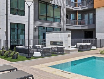 Memory Foam King Bed+Pool+Gym+Downtown Austin+Domain+Q2Stadium+FreeParking 5