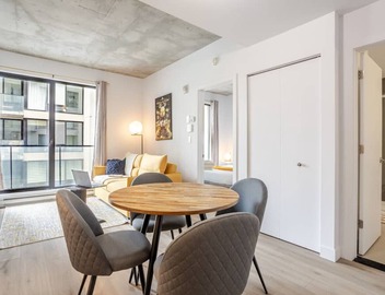 Sophisticated 1BR Escape | Charm in Old Port 2