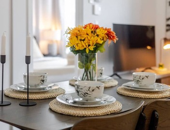 Elegant 1BR Retreat | Chic Stay in Old Port 2