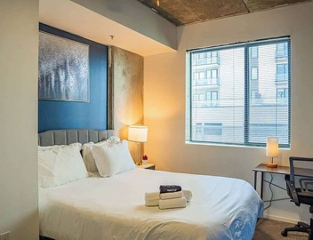 Central Phoenix Spot | Pool, Gym, Balcony +Parking 2