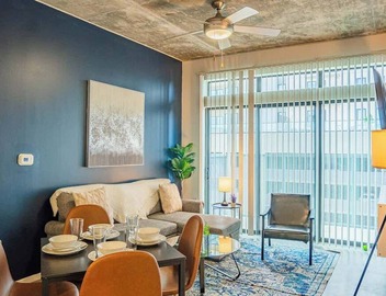 Central Phoenix Spot | Pool, Gym, Balcony +Parking 4