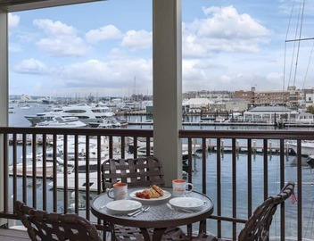 Wyndham Newport Onshore|1BR/1BA Balcony King Suite 2