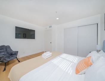 2BD/2BA Apartment near DT Alhambra 2