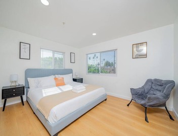 2BD/2BA Apartment near DT Alhambra 2