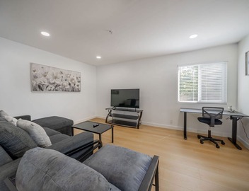 2BD/2BA Apartment near DT Alhambra 5