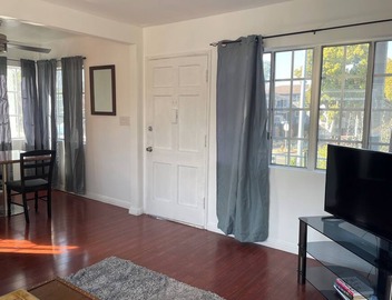 The Writer’s View-Private Top Floor Bright N Cozy Fully Equipped- Sleeps 1-2 3