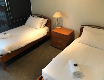 A wonderful 3 bedroom apartment in Southbank, just a hop, skip & jump from Crown 5
