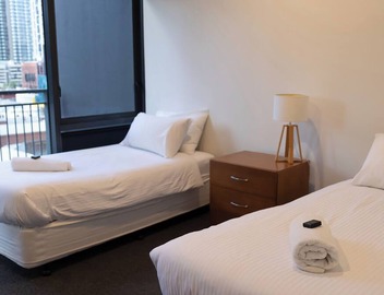 A wonderful 3 bedroom apartment in Southbank, just a hop, skip & jump from Crown 3