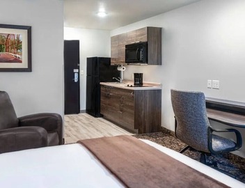 Enjoy Full Kitchen & Cozy Space in Huntersville! | Free Parking, BBQ Facilities! 5