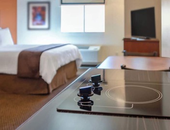 Home Away from Home with Pets Welcomed and Nearby Parks 4