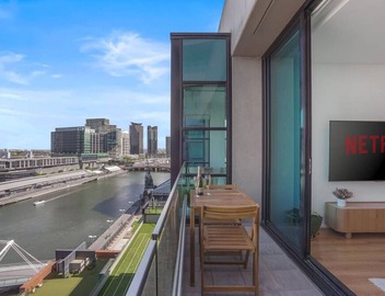 Waterfront in Docklands Walk to Crown & Marvel 3