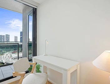 Waterfront in Docklands Walk to Crown & Marvel 4