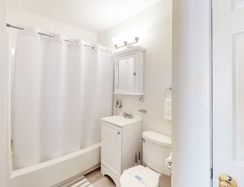 2 room studio w/Porch 4