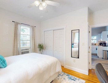 2 room studio w/Porch 2