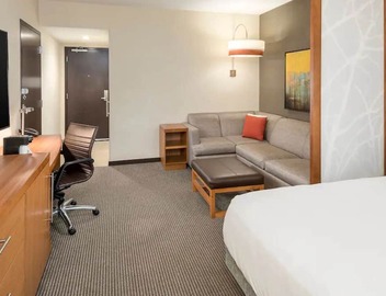 King Comfort x2: Free WiFi, Indoor Pool, Steps from Bon Secours Arena 3