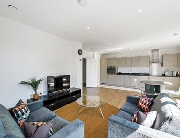 Canary Cityscape: stylish 3 bedroom apartment 2