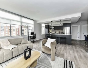 2BR Urban Retreat | Gym, Prkng & Scenic Rooftop 4