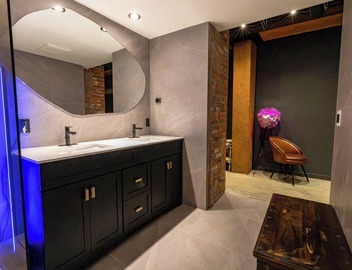 Stylish Industrial Loft Historic Gastown 5