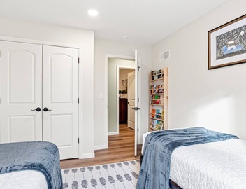 The Respite: Spacious beautiful new build, sleeps 8-10. 7 minutes from Hershey. 2