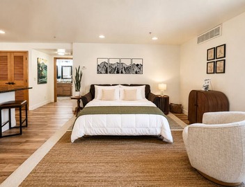 New Listing-Edelweiss Escape-In Town, Pool, Hot Tub 2