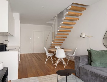 The Urban Oasis–Elegant 2-Bedroom Duplex in Lisbon 4