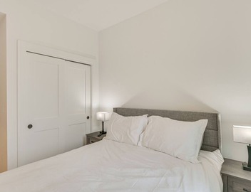 Near Biotechs & MIT: Cozy Condo w/Fireplace 4