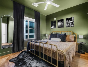 Bourbon & Bubbles, Downtown 3BR/3BA, Walkable, Rooftop Infinity Pool, 24/7Gym 5