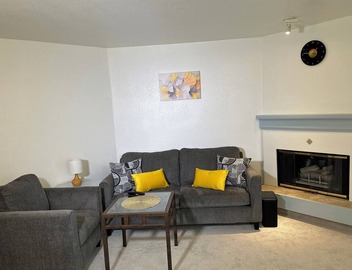 Cozy 1st Floor 1b/1b I Standing Desk I Free Parking I Private Patio I No Stairs 2