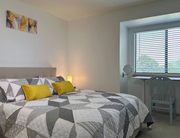 Cozy 1st Floor 1b/1b I Standing Desk I Free Parking I Private Patio I No Stairs 3