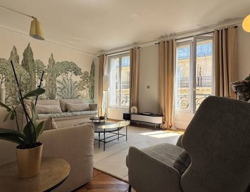Elegant spacious 2 bedroom, apartment in the heart of Paris, near Opera & Louvre 4