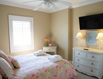 OCEANVIEW; 3-bedroom spacious, beautiful condo with free Wi-Fi & parking 3
