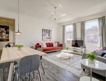 Mont-Royal Ave Apartment with Private Studio Suite 3