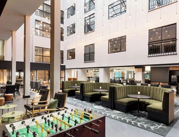 Town House Queen Room at Arcadian Hotel! Close to Coolidge Corner Theatre 3