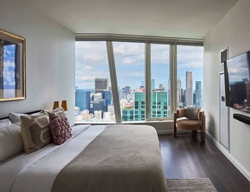 Front Row to the Lake & Skyline: Epic 60th Flr 3BR 2
