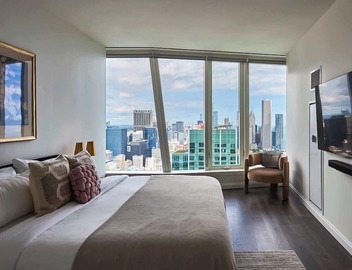 Front Row to the Lake & Skyline: Epic 60th Flr 3BR 2
