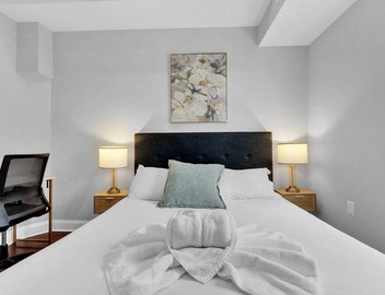 Bright 1BR Retreat | Sleeps 4 | by Liberty Bell 3