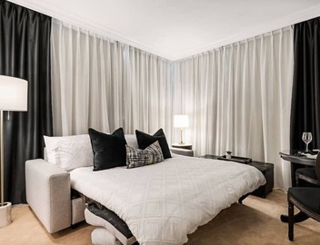 Elegant Luxury: 2 Bed Canada Place - Self-Parking 5