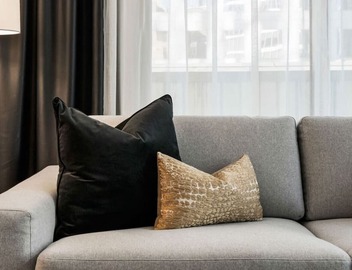Elegant Luxury: 2 Bed Canada Place - Self-Parking 4