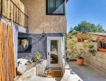 5 Mi to Dtwn Los Angeles: Apt w/Outdoor Space! 5