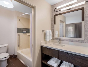 Everything You Need For The Perfect Vacation! Heated Outdoor Pool, Pets Allowed! 5