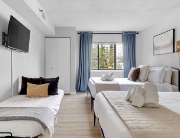 Stylish Oasis:Sleeps 7 | King Bed | Prime Location 4