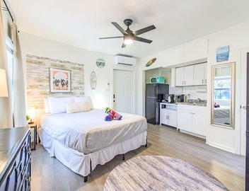Intracoastal Waterside Studio 2 Blocks to Beach 4