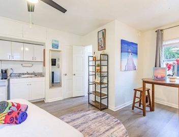 Intracoastal Waterside Studio 2 Blocks to Beach 5