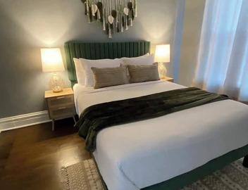 Luxurious 3 Bedroom Apartment in Chicago 2