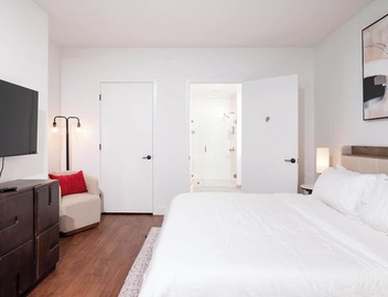 Back-Bay Upscale Central Condo Rooftop & Parking 3