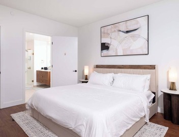 Back-Bay Upscale Central Condo Rooftop & Parking 4