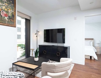 Back-Bay Upscale Central Condo Rooftop & Parking 2