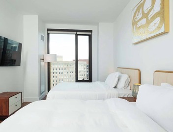 Back-Bay Lux Central 2BR Condo with Rooftop and Parking 3